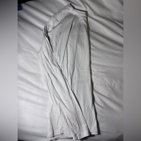 Woman universal thread white 1/4 button tee - Picture 3 of 3